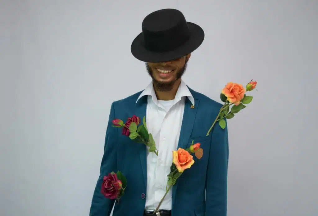 A man wearing classic hat