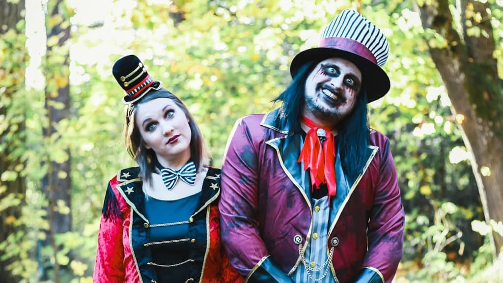 A couple dressed like creepy circus clowns.